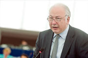 Jean-Paul Gauzès, rapporteur pour le "two pack" sur la gouvernance économique, dont le rapport a été adopté le 13 juin 2012 © European Union 2012 - European Parliament