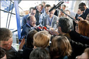 Le président du PE, Martin Schulz, le 14 juin 2014, entouré de journalistes source: UE-Parlement européen