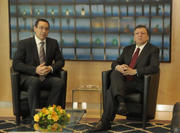 José Manuel Barroso et le Premier ministre roumain, Victor Ponta, lors de leur entrevue le 12 juillet 2012 à Bruxelles
