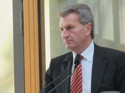 Günther Oettinger, commissaire européen à l'énergie, lors du Bridge Forum Dialogue du 2 juillet 2012 sur la politique énergétique de l'Europe