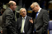 Le ministre espagnol des Finances, Luis De Guindos Jurado, en discussion avec Jean-Claude Juncker et Olli Rehn le 8 octobre 2012 à Luxembourg (c) Conseil de l'UE