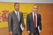 Fernando Jimenez Latorre, secrétaire d'Etat à l'Economie, et Fernando Restoy, gouverneur de la Banque d'Espagne, ont présenté à la presse les résultats de l'audit du secteur bancaire mené par le cabinet Oliver Wyman le 28 septembre 2012