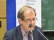 Le sénateur belge et professeur de droit Rik Torfs, lors de son intervention lors de la conférence de la Konrad-Adenauer-Stiftung, le 25 octobre 2012 à l'Université du Luxembourg