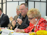 l'eurodéputée Astrid Lulling et le ministre de l'Agriculture, Romain Schneider, à la conférence-débat sur la PAC du 29 septembre 2012