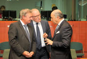 Jean Asselborn en discussion avec Frans Timmermans et Laurent Fabius à l'occasion du Conseil Affaires étrangères du 19 novembre 2012