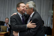Jean-Claude Juncker et Ioannis Stournaras lors de la réunion de l'Eurogroupe du 20 novembre 2012 (c) Conseil de l'UE