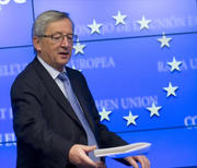 Jean-Claude Juncker se prépare à présenter à la presse l'accord trouvé sur la Grèce lors de la réunion de l'Eurogroupe du 26 novembre 2012 (c) Conseil de l'UE