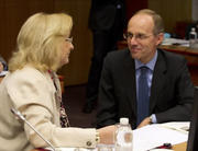 Luc Frieden, ministre luxembourgeois des Finances, et son homologue autrichienne, Maria Fekter, au Conseil Ecofin du 13 novembre 2012 source: consilium