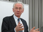Le professeur Dieter Grimm, lors de sa conférence à la Faculté de Droit à Luxembourg, le 6 novembre 2012