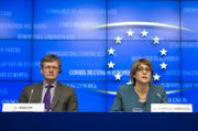 Laszlo Andor, Commissaire européen et Sotiroula Charalambous, ministre chypriote du travail et de l'assurance sociale © Conseil européen
