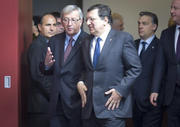Jean-Claude Juncker en discussion avec José Manuel Barroso au Conseil européen le 7 février 2013 © SIP / JOCK FISTICK