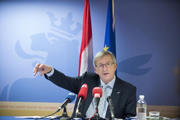 Jean-Claude Juncker devant la presse luxembourgeoise à l'issue du Conseil européen le 8 février 2013 © SIP / JOCK FISTICK