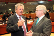 Le Vice-Premier ministre et ministre des Affaires étrangères, Jean Asselborn, avec son homologue irlandais, Eamon Gilmore, au Conseil "Affaires étrangères" du 18 février 2013 à Bruxelles