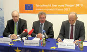 Le ministre des Affaires étrangères, Jean Asselborn, entouré par l'eurodéputé Charles Goerens (à gauche) et le chef de la représentation de la Commission à Luxembourg, Georges Bingen, lors du lancement de 2013 Année européenne des citoyens