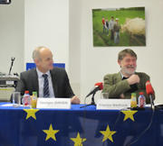 Georges Bingen et Charles Margue présentant à la presse les résultats de l'EB 78 au Luxembourg le 8 mars 2013