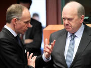 Luc Frieden en discussion avec son homologue irlandais Michael Noonan lors de l'Eurogroupe du 4 mars 2013 (c) Conseil de l'UE