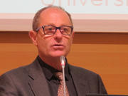 Stefano Bartolini, auteur du Manifeste pour le Bonheur, lors de sa conférence à Luxembourg, le 24 mai 2013