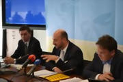Tom Theves, Etienne Schneider et Serge Allegrezza lors de la présentation à la presse du Plan Marshall pour le Luxembourg, le 8 mai 2013