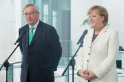 Jean-Claude Juncker et Angela Merkel à Berlin le 16 mai 2013 (c) 2013 SIP / Charles Caratini, tous droits réservés