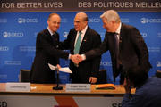 Luc Frieden, Angel Gurria et Sigbjorn Johnsen à Paris, au siège de l'OCDE, le 29 mai 2013 / Copyright: OECD/Michael Dean