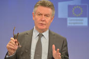 Karel De Gucht, commissaire européen en charge du commerce, lors de l'annonce des mesures anti-dumping sur les panneaux solaires chinois, le 4 juin 2013 à Bruxelles