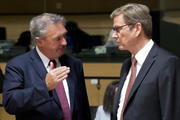 Jean Asselborn et Guido Westerwelle en discussion lors du Conseil Affaires générales du 25 juin 2013 (c) Le Conseil de l'UE