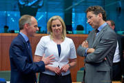 Luc Frieden, Jutta Urpilainen et Jeroen Dijsselbloem en discussion lors de l'Eurogroupe du 8 juillet 2013 (c) Conseil de l'UE