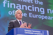Michel Barnier lors de la présentation à la presse de la feuille de route de la Commission portant sur les investissement à long terme le 27 mars 2014 (c) UE - Commission européenne