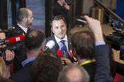 Xavier Bettel attendu par la presse internationale à son arrivée au Conseil européen le 20 mars 2014 (c) SIP / Thierry Monasse