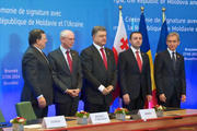 José Manuel Barroso, Herman Van Rompuy, Petro Poroshenko, Irakli Garibashvili et Iruie Leanca le 27 juin 2014 (c) Le Conseil de l'UE