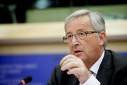 Jean-Claude Juncker en discussion avec les eurodéputés du groupe ECR le 8 juillet 2014 © European Union 2014 - Source EP