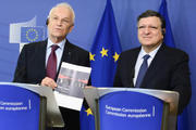 Edmund Stoiber et José Manuel Barroso lors de la présentation du rapport (Source : Commission)