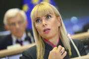 Chargée des portefeuilles du Marché intérieur, de l'Industrie et des Entreprises, Elżbieta Bieńkowska passe son grand oral devant le Parlement européen (European Union 2014 - Source EP)