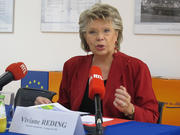 L'eurodéputée Viviane Reding lors d'une conférence de presse sur ses actions pour l'égalité des femmes et des hommes