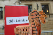 Déi Lénk a organisé le 10 décembre 2014 une action publique devant la Chambre des députés pour dénoncer les accords de libre-échange TTIP, CETA et TISA