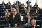Werner Hoyer, assis, au 1er rang, écoutant le discours de Jean-Claude Juncker, le 26 novembre 2014 devant le Parlement européen (source: Commission européenne)