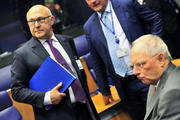 Les ministres français et allemand des Finances, Michel Sapin et Wolfgang Schäuble, au Conseil ECOFIN (source: Conseil de l'UE)