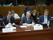 Lodewijk Asscher, Nicolas Schmit et Claude Meisch lors du Conseil EPSCO qui s'est tenu à Bruxelles le 11 décembre 2014 (c) Conseil de l'UE