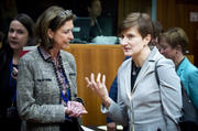 Lydia MUTSCH, ministre luxembourgeoise de la santé; Susanna HUOVINEN, ministre finlandaise de la santé et des services sociaux.