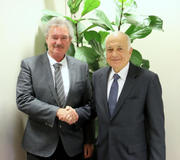 Le ministre des Affaires étrangères luxembourgeois Jean Asselborn avec le secrétaire général de la Ligue arabe, Nabil al-Arabi, le 19 janvier 2015 à Bruxelles (Source : SIP)