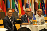 Jyrki Katainen, le vice-président de la Commission européenne, avec Werner Hoyer, président de la Banque européenne d’investissement (BEI) et l’eurodéputé luxembourgeois Claude Turmes (Source : Commission)