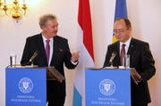Jean Asselborn avec le ministre des Affaires étrangères de la Roumanie, Bogdan Aurescu, lors de sa visite de travail à Bucarest, le 22 avril 2015 (source: MAEE)