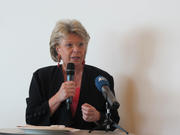 L'eurodéputée Viviane Reding lors de la conférence sur le TiSA organisée par le Bureau d'information du Parlement européen le 20 avril 2015 à Luxembourg