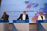 Federica Mogherini, Frans Timmermans et Dimitris Avramopoulos lors de la présentation de l'agenda européen en matière de migration le 13 mai 2015 (c) Commission européenne