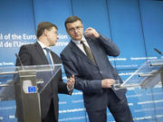 Valdis Dombrovskis et Jānis Reirs à l'issue du Conseil Ecofin du 12 mai 2015 (c) Le Conseil de l'UE