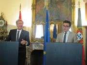 Jean Asselborn, ministre luxembourgeois des Affaires étrangères  avec Bruno Maçaes, secrétaire d’Etat portugais aux Affaires européennes
