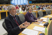 Sergio Gaetano Cofferati (S&D), rapporteur sur la réforme de la directive relative au droit des actionnaires, lors d'une réunion de la commission JURI de décembre 2014 (c) Parlement européen