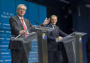 Le président de la Commission européenne, Jean-Claude Juncker, et le Président du Conseil européen, Donald Tusk, lors d'une conférence de presse du 26 juin 2015. (@ European Union)