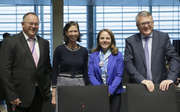 Les ministres luxembourgeois Romain Schneider, Lydia Mutsch, Corinne Cahen et Nicolas Schmit lors du Conseil EPSCO le 18 juin 2015 à Luxembourg (c) Conseil de l'UE