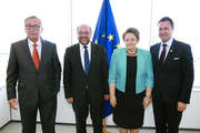 Jean-Claude Juncker, Martin Schulz, Laimdota Straujuma et Xavier Bettel lors du lancement des négociatons sur l'accord interinstitutionnel au Parlement européen le 25 juin 2015 (c) Parlement européen